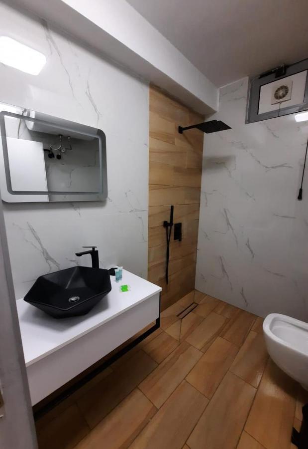 Modern Apartment Korca 3 Extérieur photo