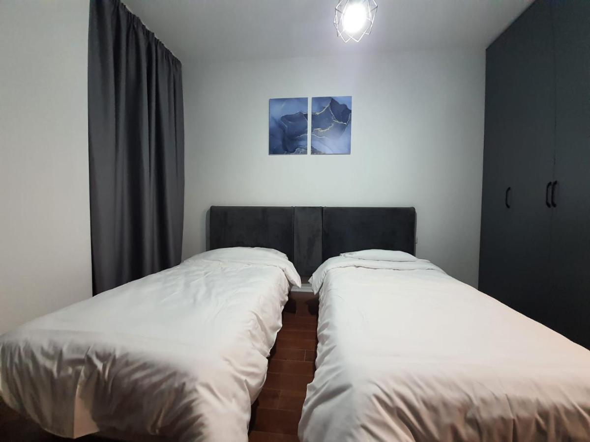 Modern Apartment Korca 3 Extérieur photo